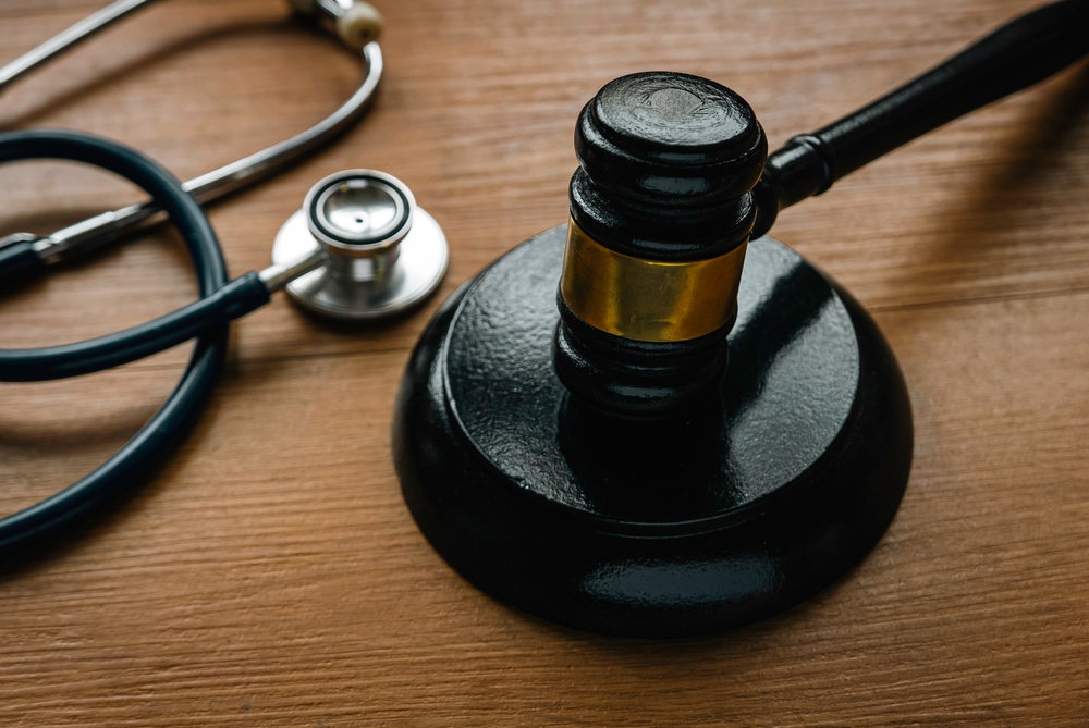 Judge’s gavel and stethoscope symbolizing personal injury law in Baldwin Hills, California.